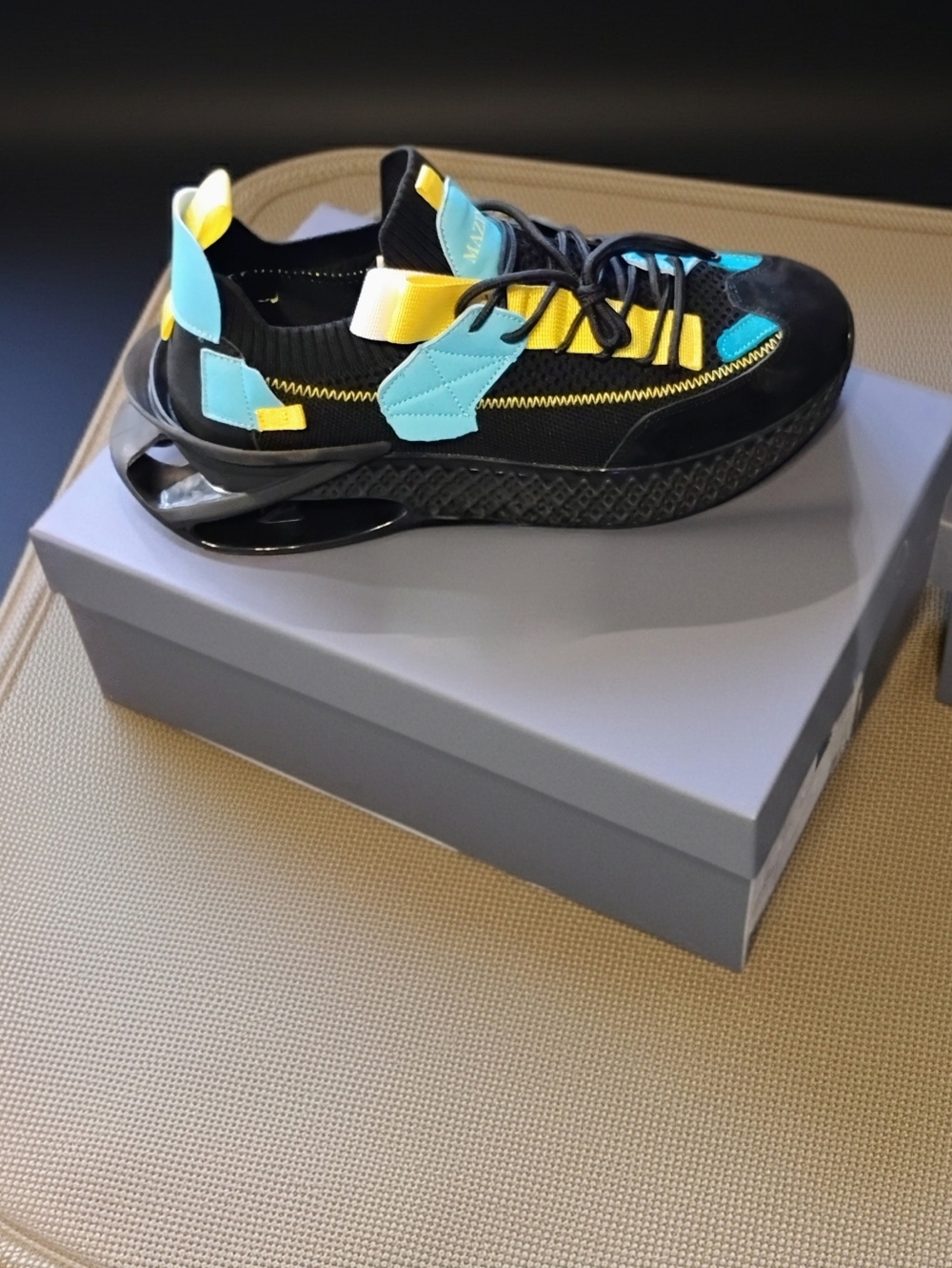 Mazino Delta 025 Men's Turquoise, Black, & Yellow Sneakers Size 9.5 $90 Retail